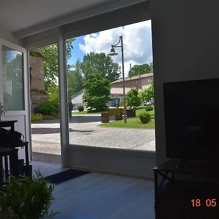 Rdc Au Coeur Du Village *