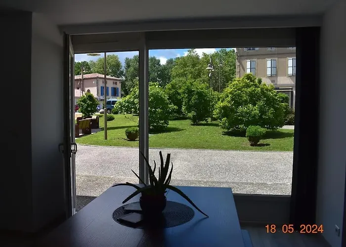 Rdc Au Coeur Du Village Διαμέρισμα Soual